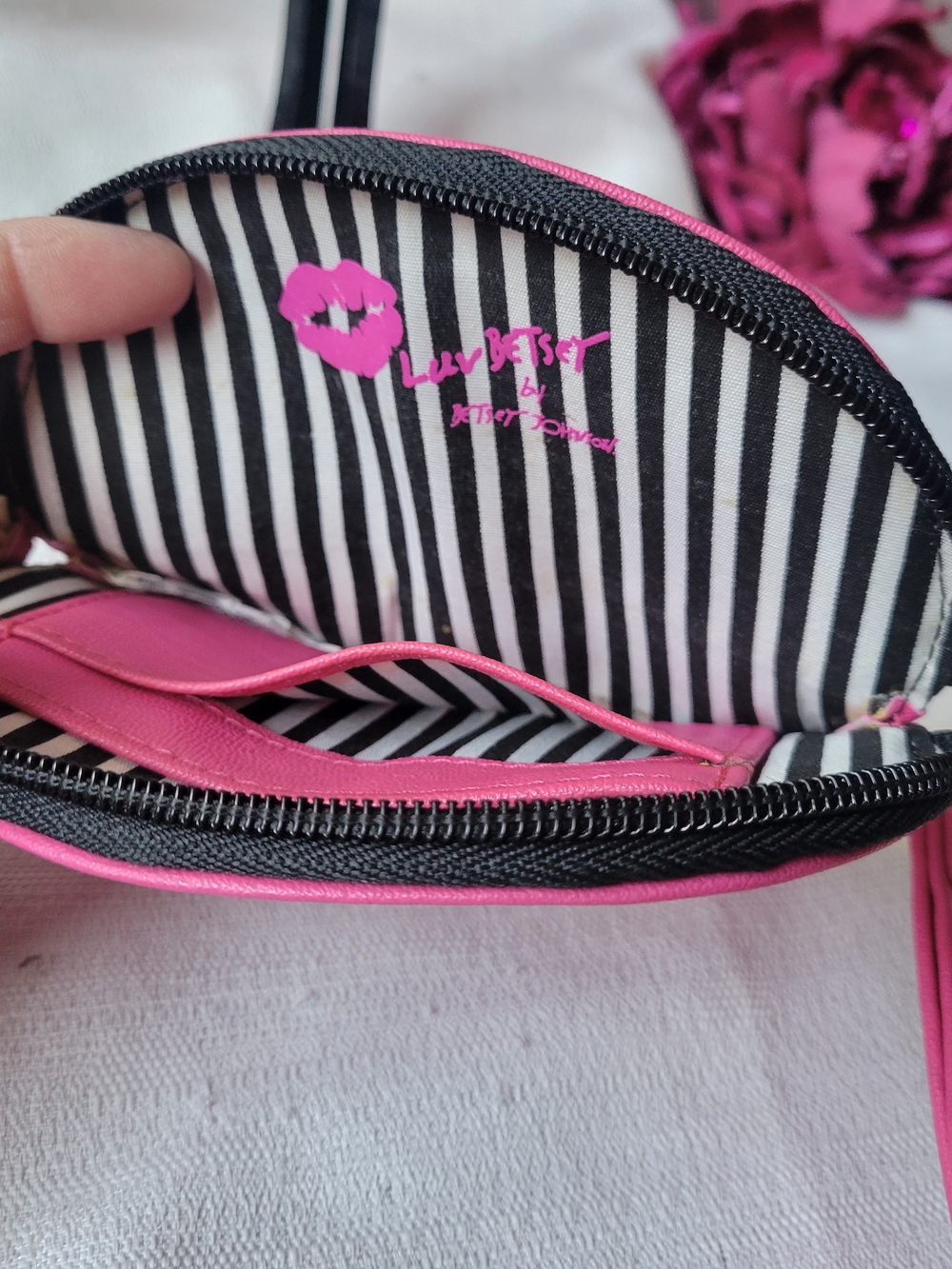 Luv Betsey Pink Cat Face Wristlet - Picture 3 of 3